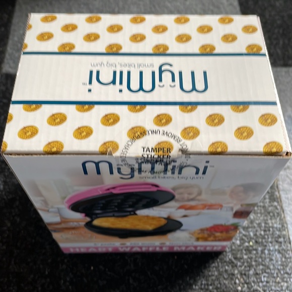 NWT 550 Watts My Mini Heart Waffle Maker - Picture 3 of 3